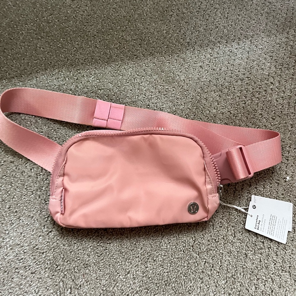 Lululemon everywhere belt bag